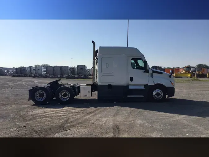 2022 Freightliner Cascadia 126b7d08fde222d680136614bb59c8cc49d