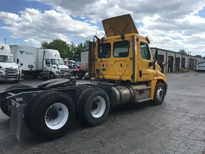 2018 Freightliner X12564ST