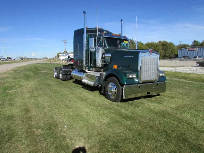 2026 Kenworth W900L