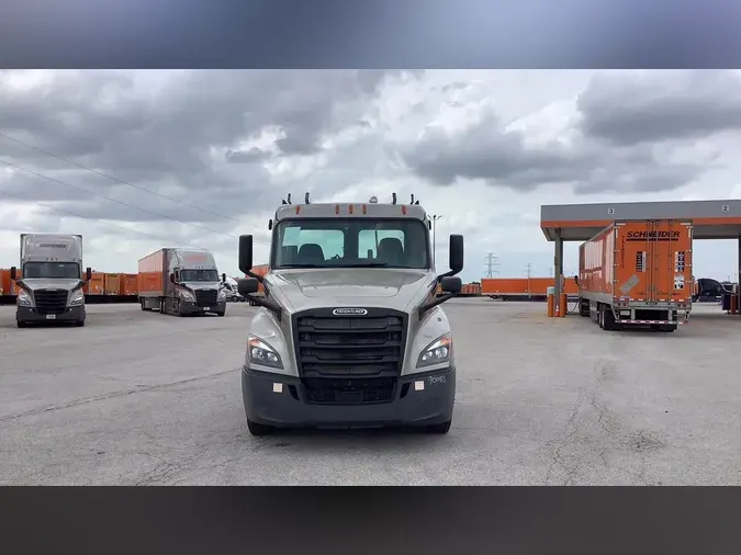 2020 Freightliner Cascadia 126