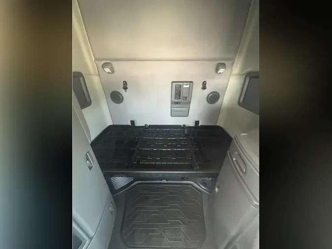 2019 VOLVO VNL64T760