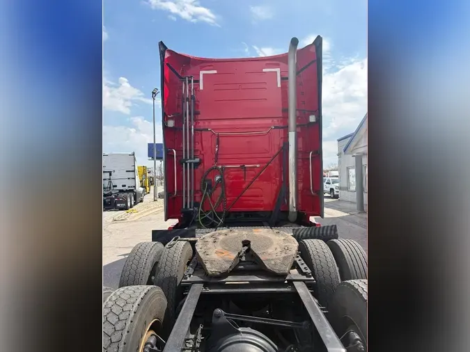 2020 VOLVO VNL64T760