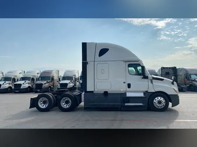2023 Freightliner Cascadia 126