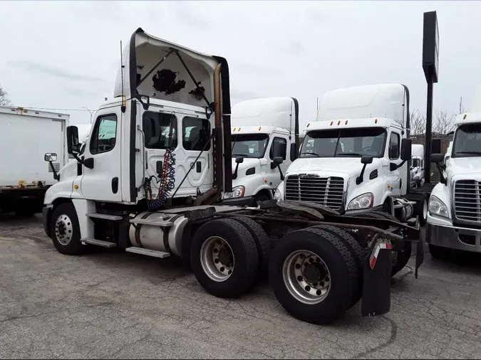 2016 FREIGHTLINER/MERCEDES CASCADIA 125