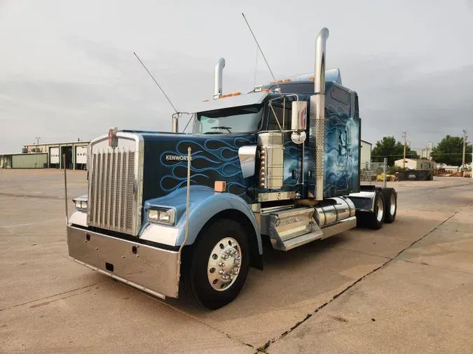 2021 Kenworth W900L