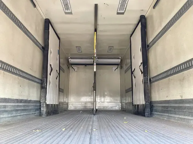 2017 FREIGHTLINER M2 106