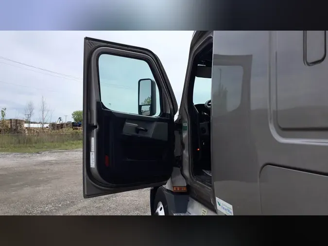 2021 Freightliner Cascadia 126