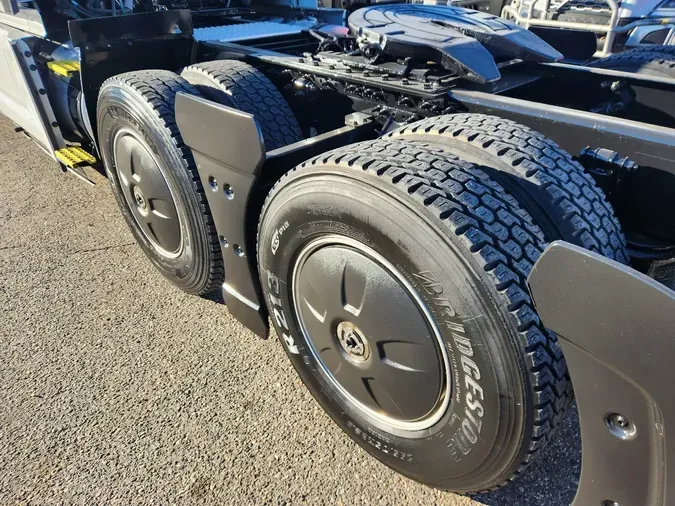 2022 VOLVO VNL64T740