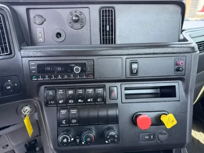 2022 INTERNATIONAL LT625