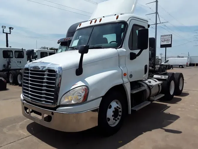 2019 FREIGHTLINER CASCADIA 125b7f3ed6923d995cc644ddd79857f6b6b