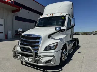 2024 Freightliner Cascadia&reg; Day Cab 126" BBC