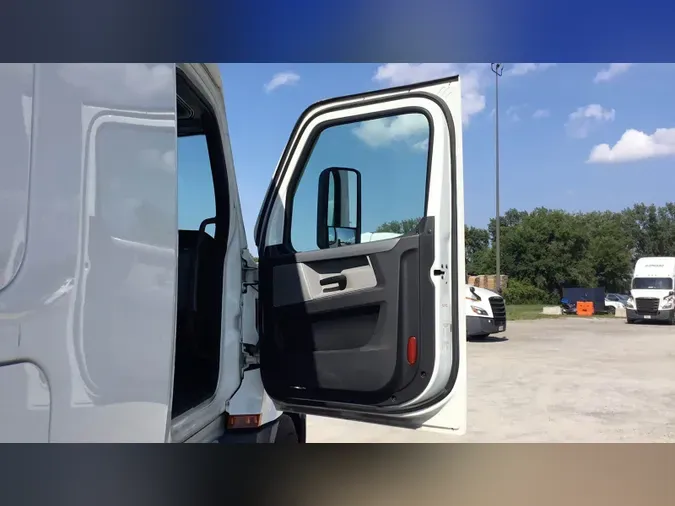 2021 Freightliner Cascadia 126