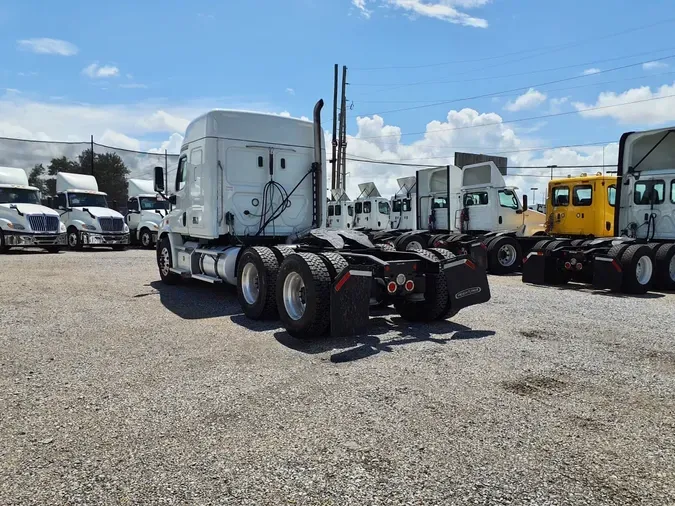 2020 FREIGHTLINER CASCADIA 113" DAYCAB