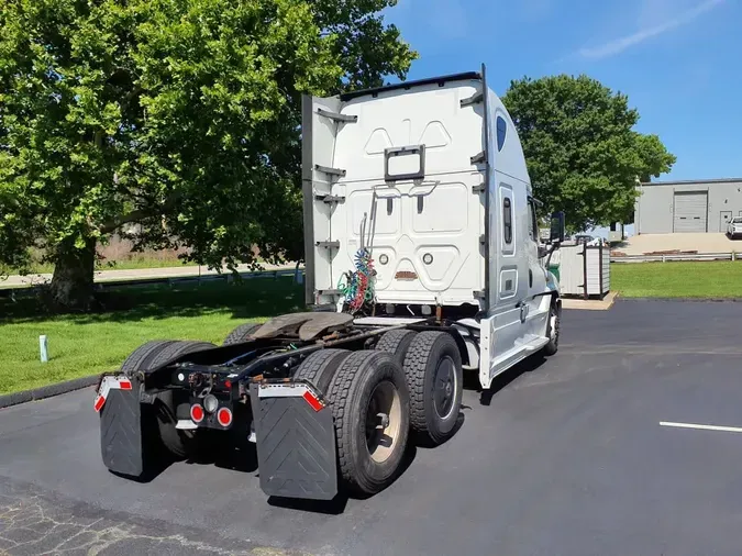 2020 FREIGHTLINER/MERCEDES CASCADIA 125
