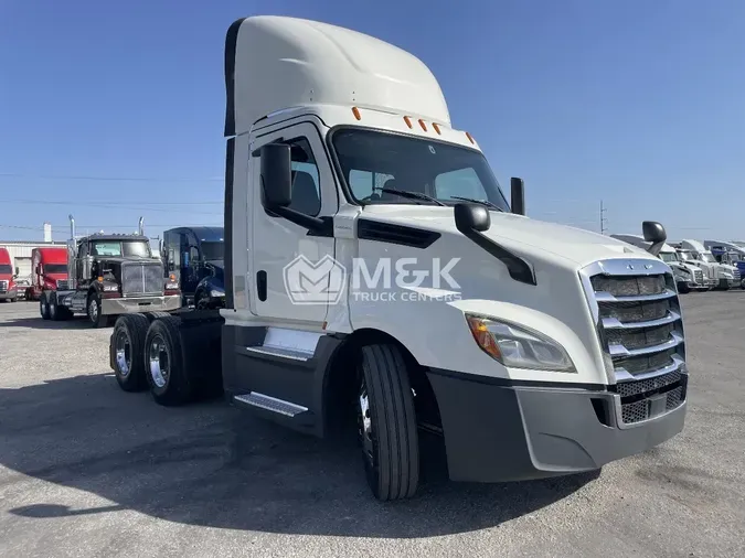 2019 FREIGHTLINER CASCADIA CA126