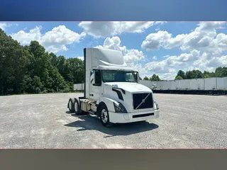 2016 Volvo VNL300