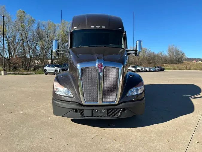 2022 Kenworth T680b8108b22ebbe66be34d2a017eddd42e5