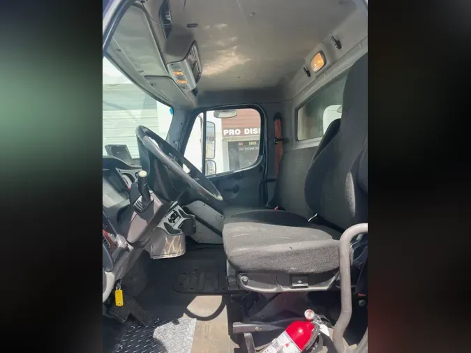 2019 FREIGHTLINER/MERCEDES M2 106