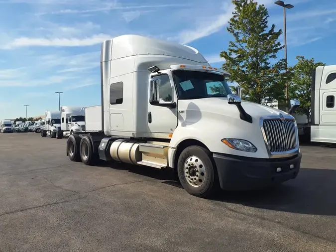 2019 NAVISTAR INTERNATIONAL LT625 SLPR CAB