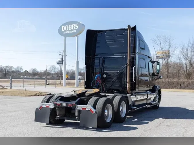 2017 VOLVO VNL64T760