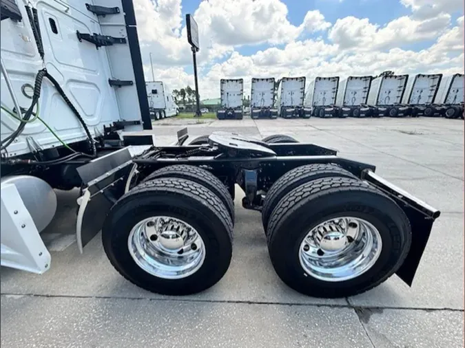 2019 Freightliner Cascadia 126