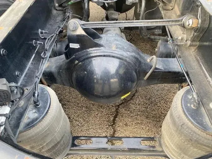 2023 Volvo VNR64T400