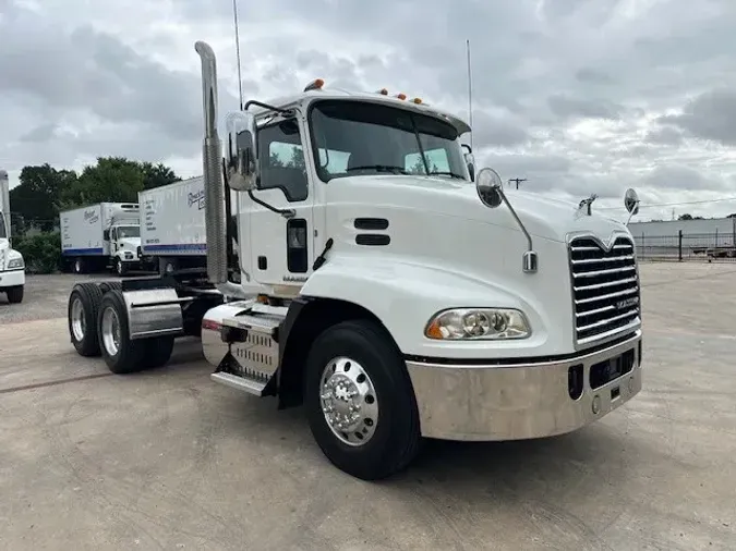 2017 MACK CXU613