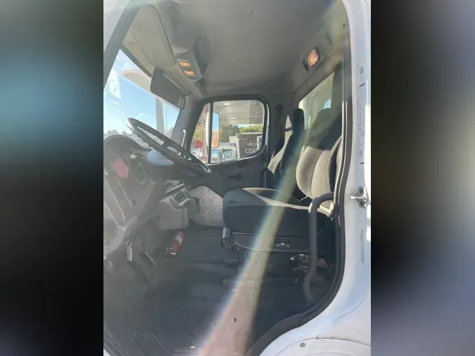 2017 FREIGHTLINER/MERCEDES M2 106