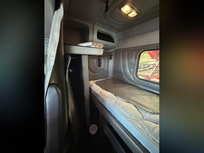 2022 Peterbilt 389