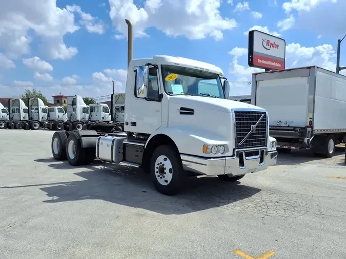 2020 VOLVO VHD64BT300b82093696c12563414a23bcbd55a543d