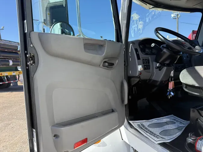 2017 Peterbilt 337