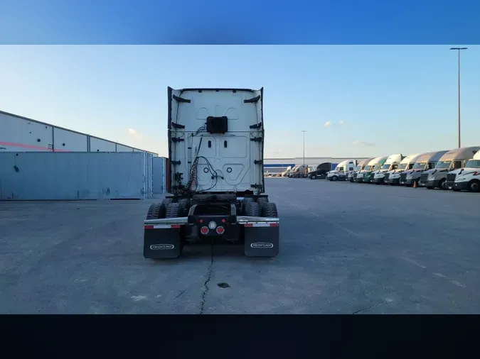 2022 Freightliner Cascadia 126