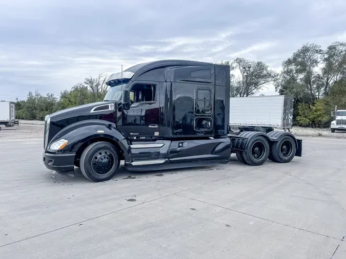 2021 KENWORTH T680b826dc866c6e0bd1bd3358f0e7b3a65c