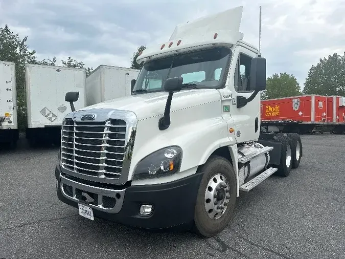 2018 Freightliner X12564ST