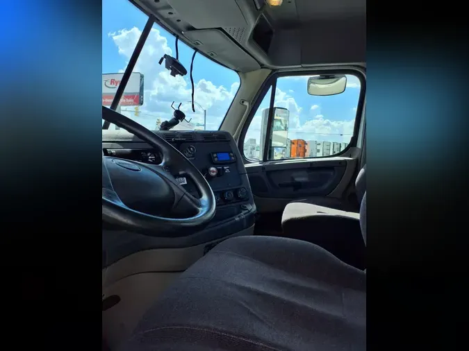2019 FREIGHTLINER/MERCEDES CASCADIA 113