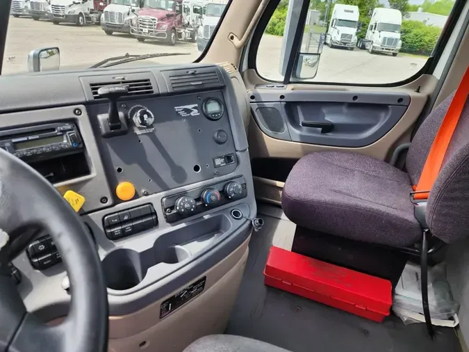 2017 FREIGHTLINER/MERCEDES CASCADIA 113