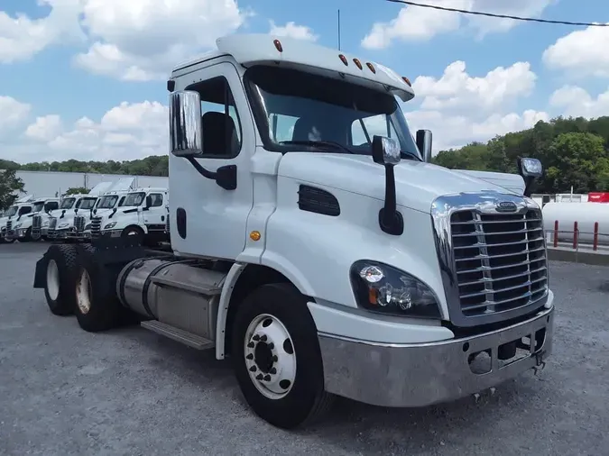 2019 FREIGHTLINER CASCADIA 113