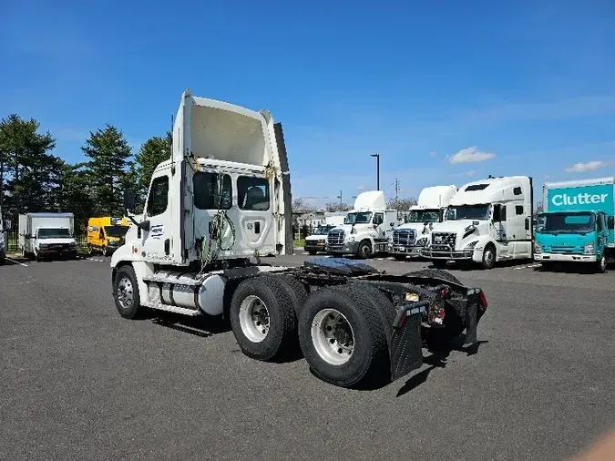 2015 Freightliner X12564ST