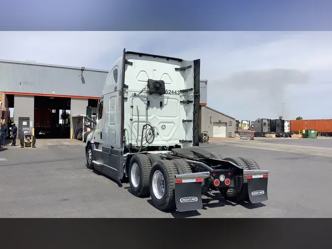 2022 Freightliner Cascadia 126