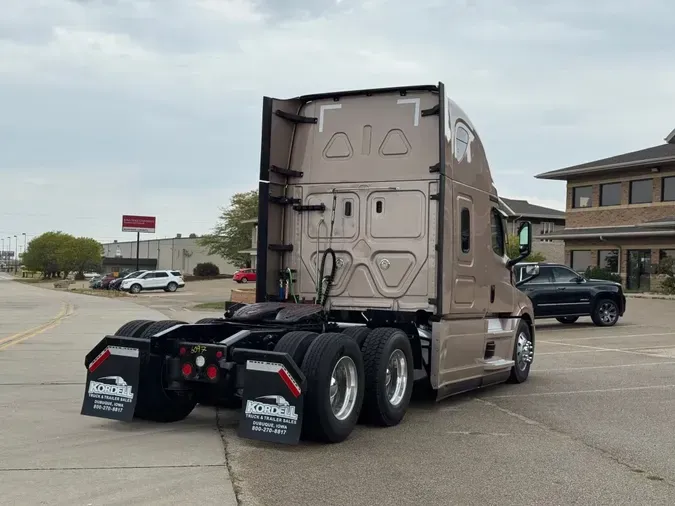 2022 FREIGHTLINER Cascadia 126b843402592bb01650601bbad492e3c28