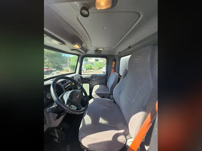 2019 Peterbilt 330