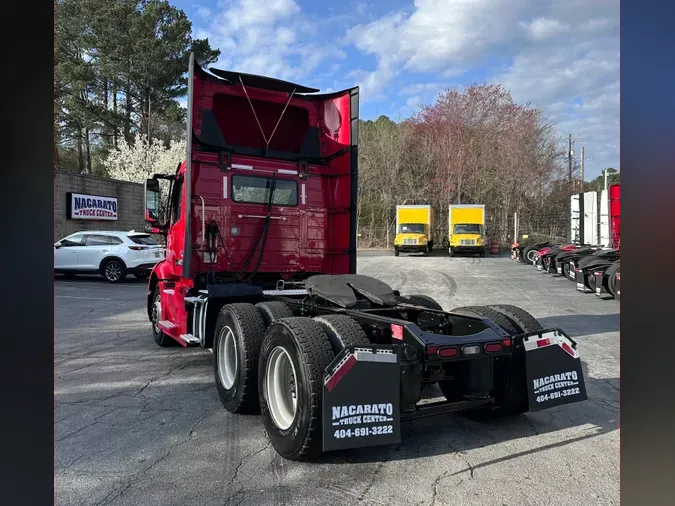 2021 VOLVO VNR64T300