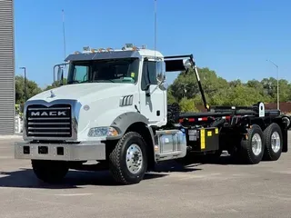 2022 MACK GR64B