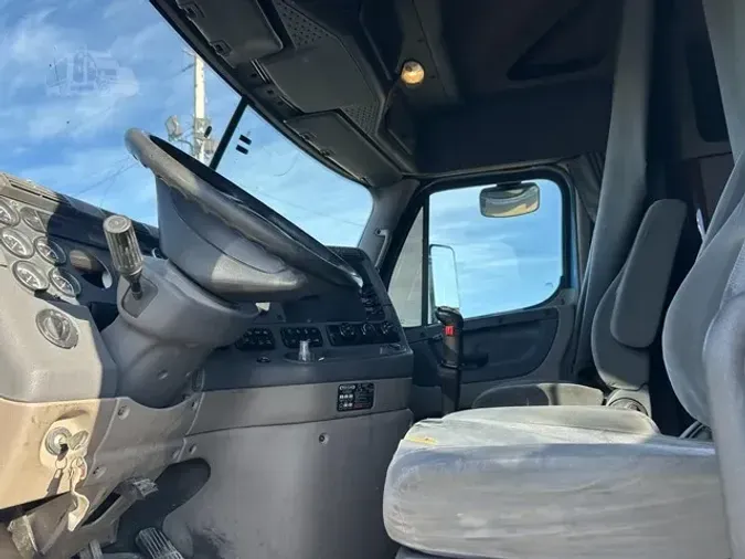 2010 FREIGHTLINER CASCADIA 125b84811379c37fd5656ad7b4a724779d1