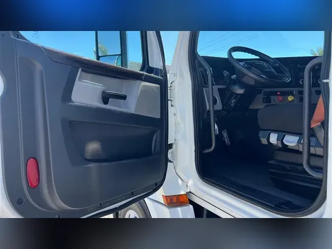 2019 FREIGHTLINER CA126
