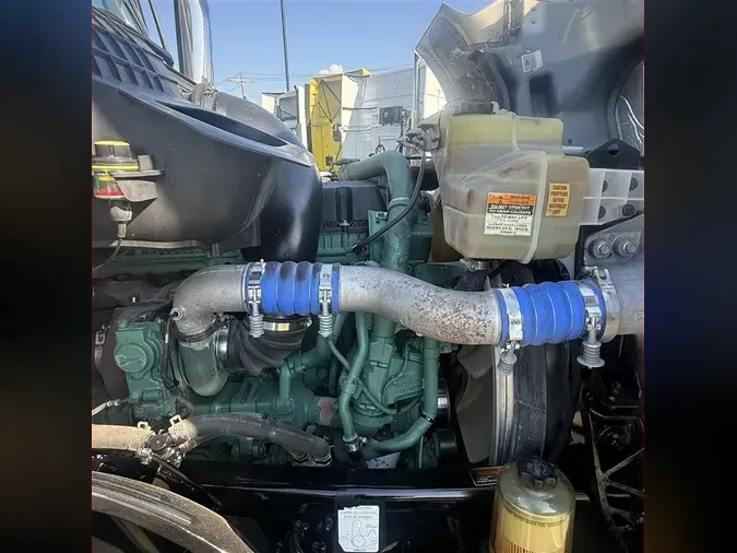 2021 VOLVO VNR740b85cb5e867b730852a9633acd6c7de25