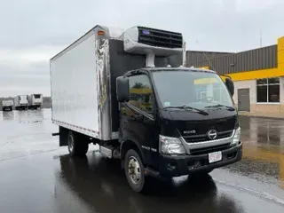 2016 HINO TRUCK 195