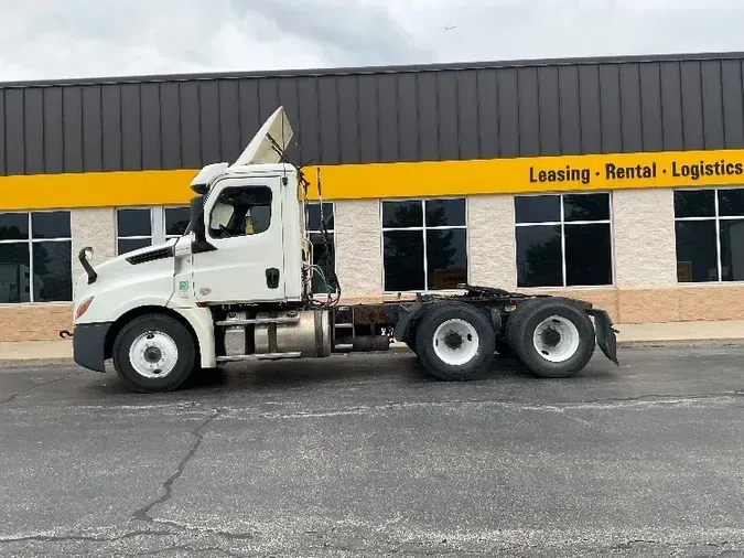 2018 Freightliner T12664ST