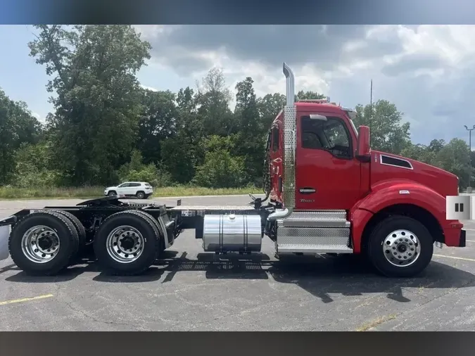 2025 Kenworth T880