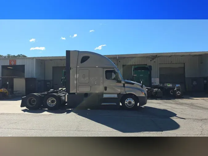 2023 Freightliner Cascadia 126b867e5804d6662c9982735de829897b5
